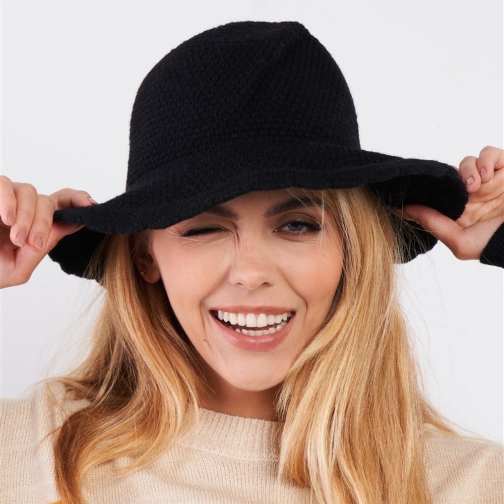 Black Scallop Rimmed Hat